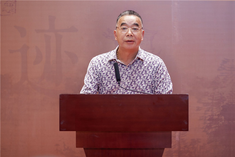 3廣西美術(shù)家協(xié)會(huì )副主席、桂林市美術(shù)家協(xié)會(huì )主席張賢宣讀賀信.jpg