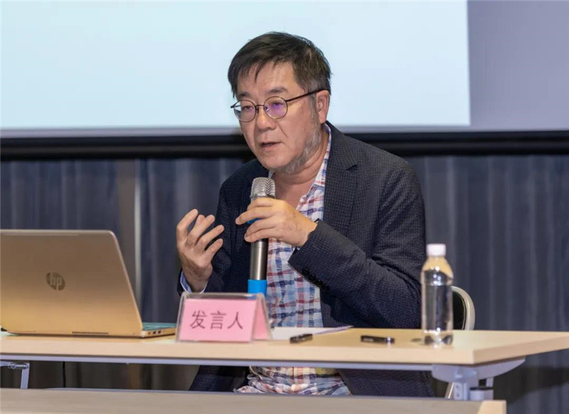 19中央美術(shù)學(xué)院教授、博士生導師，廣州美術(shù)學(xué)院美術(shù)館總館長(cháng)王璜生作題為《美術(shù)館與史學(xué)意識》的發(fā)言（黃珊虎 攝）.jpg