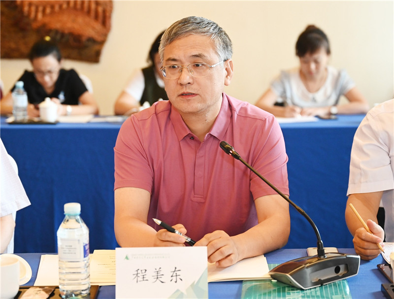 13 北京大學(xué)中共黨史研究中心常務(wù)副主任、北京大學(xué)馬克思主義學(xué)院教授程美東作專(zhuān)題發(fā)言（李顯楊 攝）.jpg