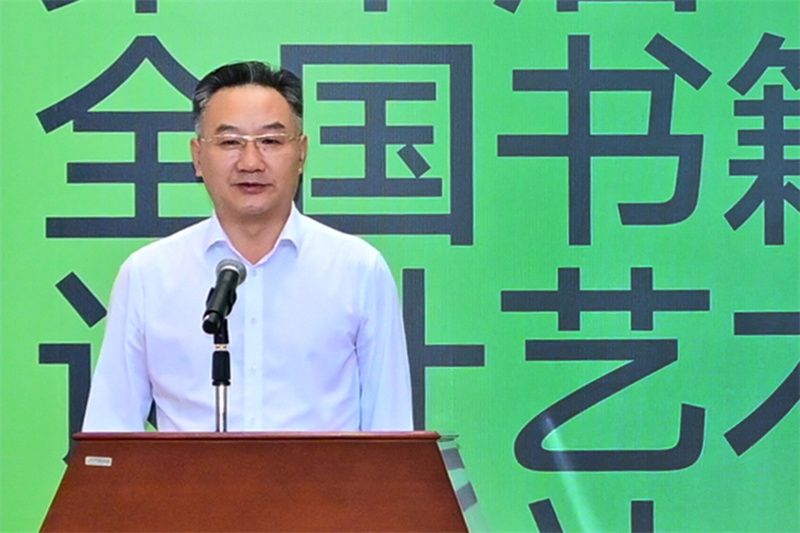 廣西壯族自治區黨委宣傳部副部長(cháng)、廣西壯族自治區新聞出版局（自治區版權局）局長(cháng)王曉華宣布展覽開(kāi)幕.jpg