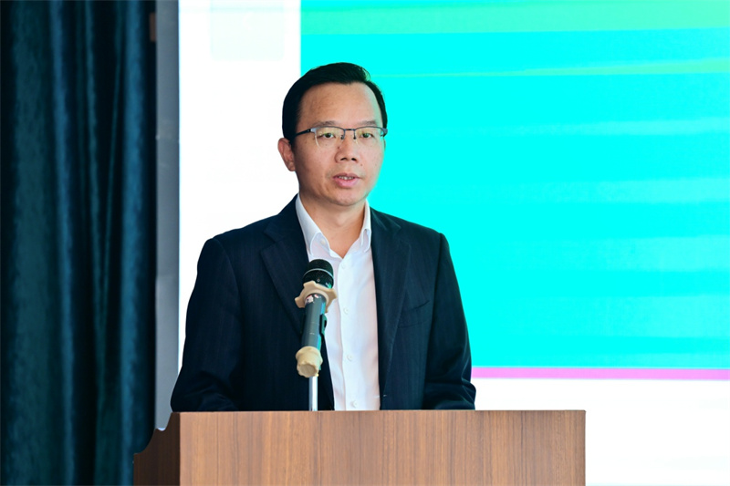 集團公司黨委副書(shū)記、總編輯湯文輝在論壇上致辭.jpg
