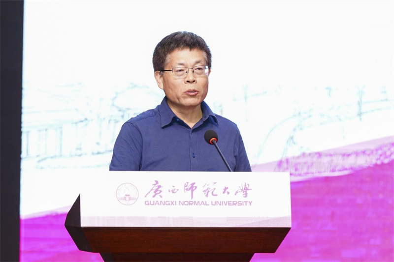 全國出版專(zhuān)業(yè)學(xué)位研究生教育指導委員會(huì )副主任、南京大學(xué)出版研究院常務(wù)副院長(cháng)張志強致辭.jpg