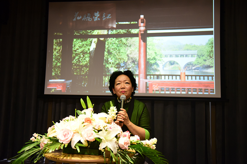 《新三屆致新生》作者之一，廣西師范大學(xué)王枬教授分享《花橋榮記》背后的故事（李顯楊 攝）.jpg