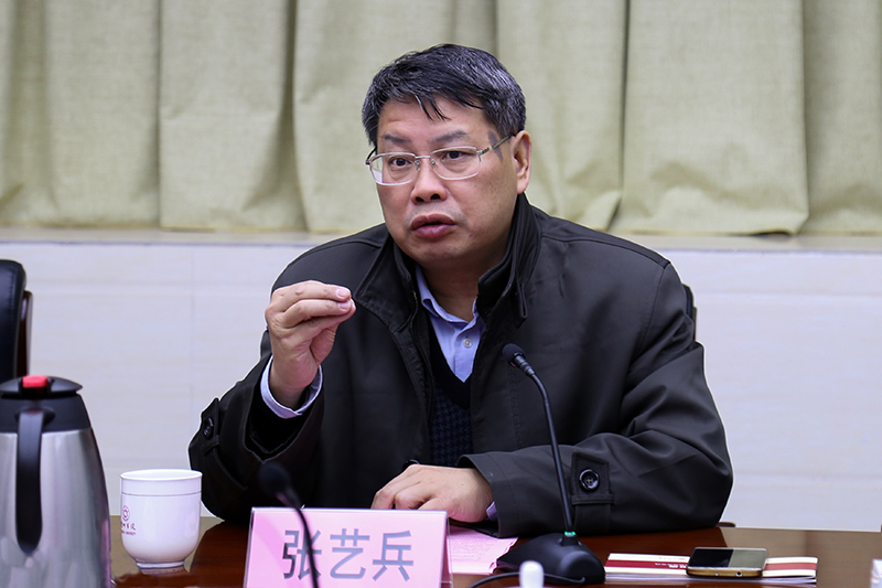 集團公司黨委書(shū)記、董事長(cháng)張藝兵.jpg