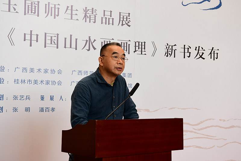 3.廣西美術(shù)家協(xié)會(huì )副主席、桂林市美術(shù)家協(xié)會(huì )主席張賢致辭（李顯楊攝）.JPG