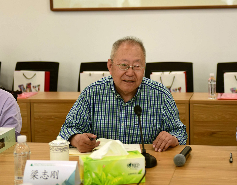 季羨林學(xué)生，北京市教育學(xué)會(huì )文化傳承與創(chuàng  )新教育研究會(huì )顧問(wèn)，曾任國家檔案局中央檔案館司長(cháng)的梁志剛先生發(fā)言（廖茹畫(huà)攝）.jpg