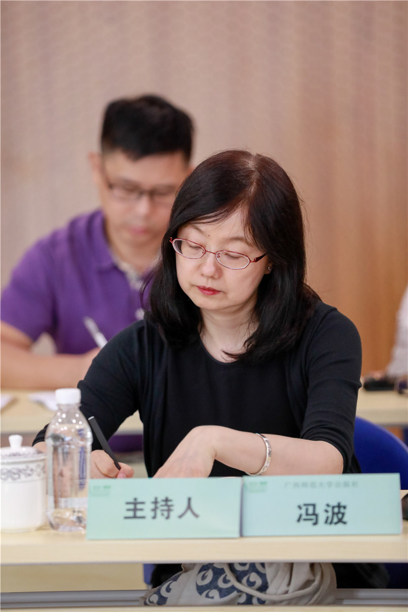 廣西師范大學(xué)出版社副總編輯馮波主持年會(huì ).jpg