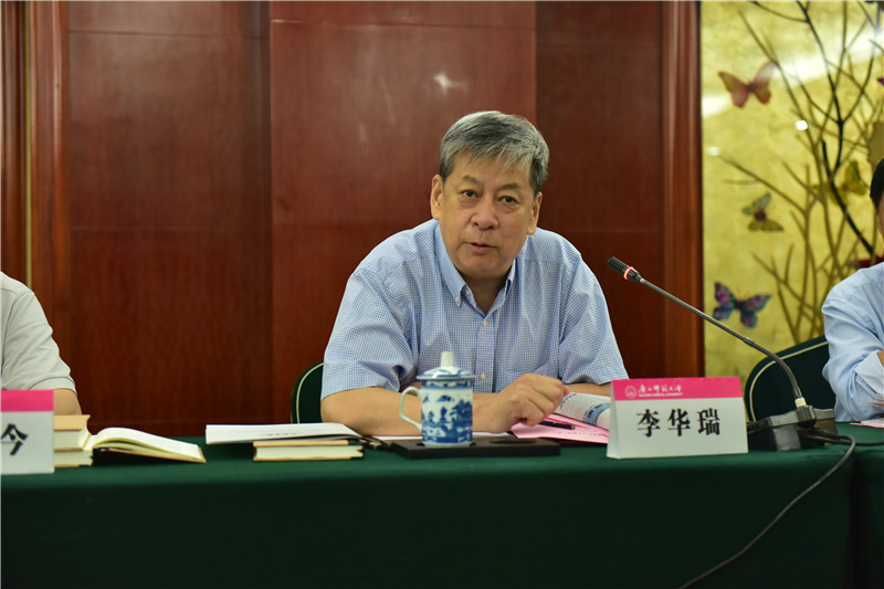 首都師范大學(xué)歷史學(xué)院教授、教育部長(cháng)江學(xué)者特聘教授李華瑞發(fā)言（郭倩 攝）.JPG