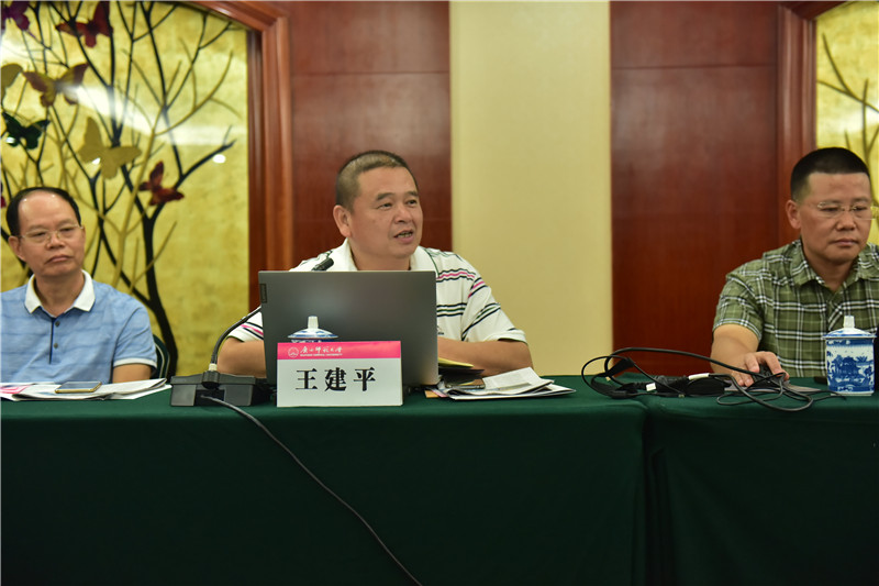 廣西社會(huì )科學(xué)院文化研究所所長(cháng)、研究員王建平發(fā)言（郭倩 攝）.JPG
