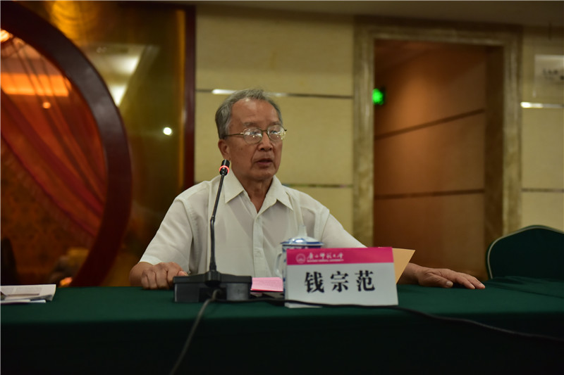 廣西師范大學(xué)歷史文化與旅游學(xué)院教授、《廣西通史》第六卷清代卷（1644—1840）負責人錢(qián)宗范發(fā)言（郭倩 攝）.JPG