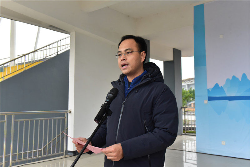 5廣西師范大學(xué)漓江學(xué)院校黨委副書(shū)記、副校長(cháng)鄧志平致歡迎辭（秦念  攝）.JPG
