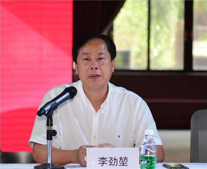 2中國美術(shù)家協(xié)會(huì )副主席、廣東省文聯(lián)主席、廣東省美術(shù)家協(xié)會(huì )主席、廣州美術(shù)學(xué)院院長(cháng)李勁堃致辭（秦念 攝）.JPG