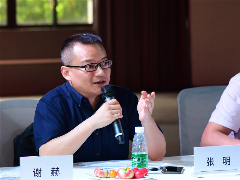 廣西師范大學(xué)出版社美術(shù)館館長(cháng)、美術(shù)分社總編輯張明出席簽約儀式（秦念 攝）.JPG